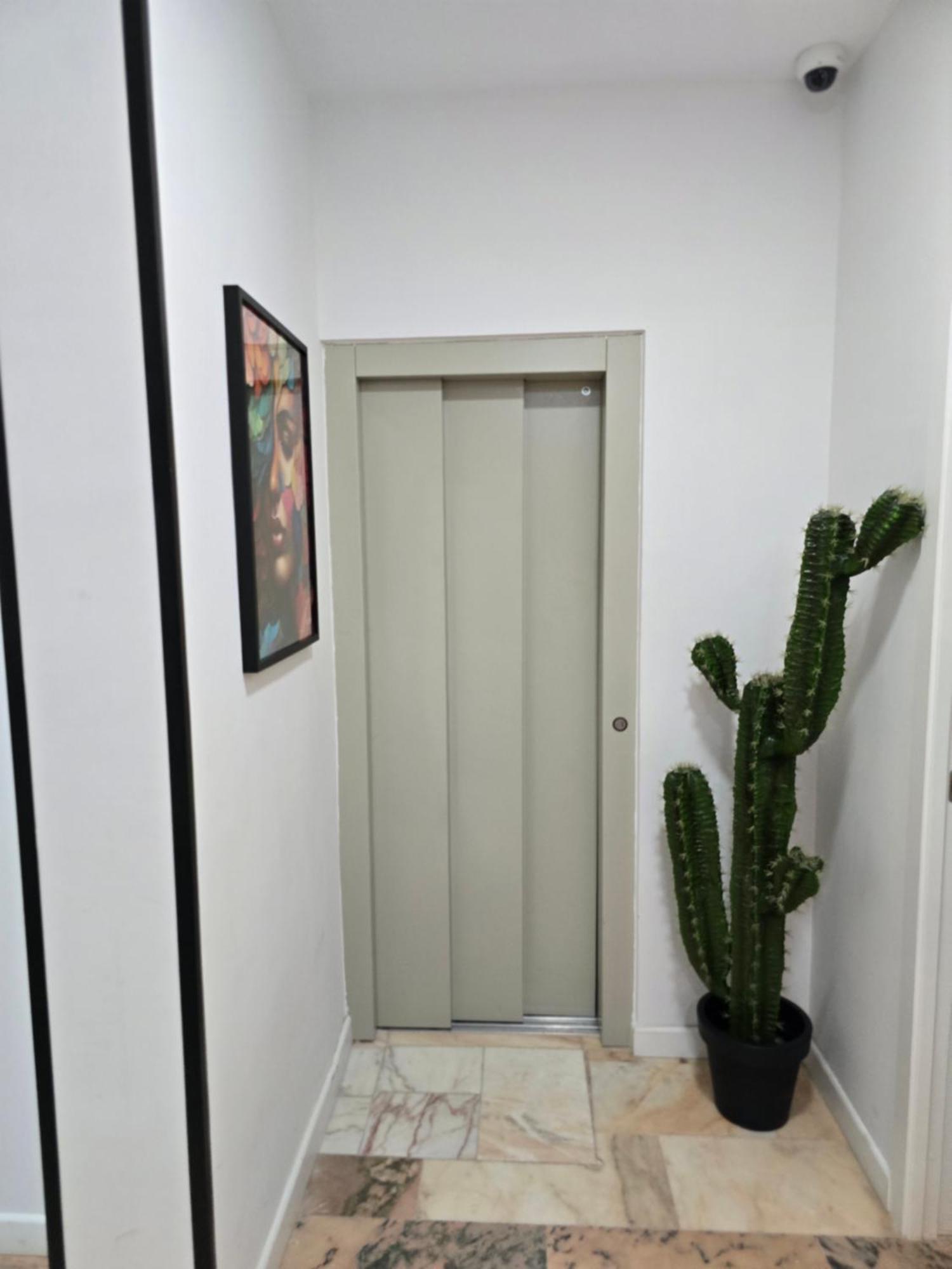Lhome Sevilla Buitenkant foto