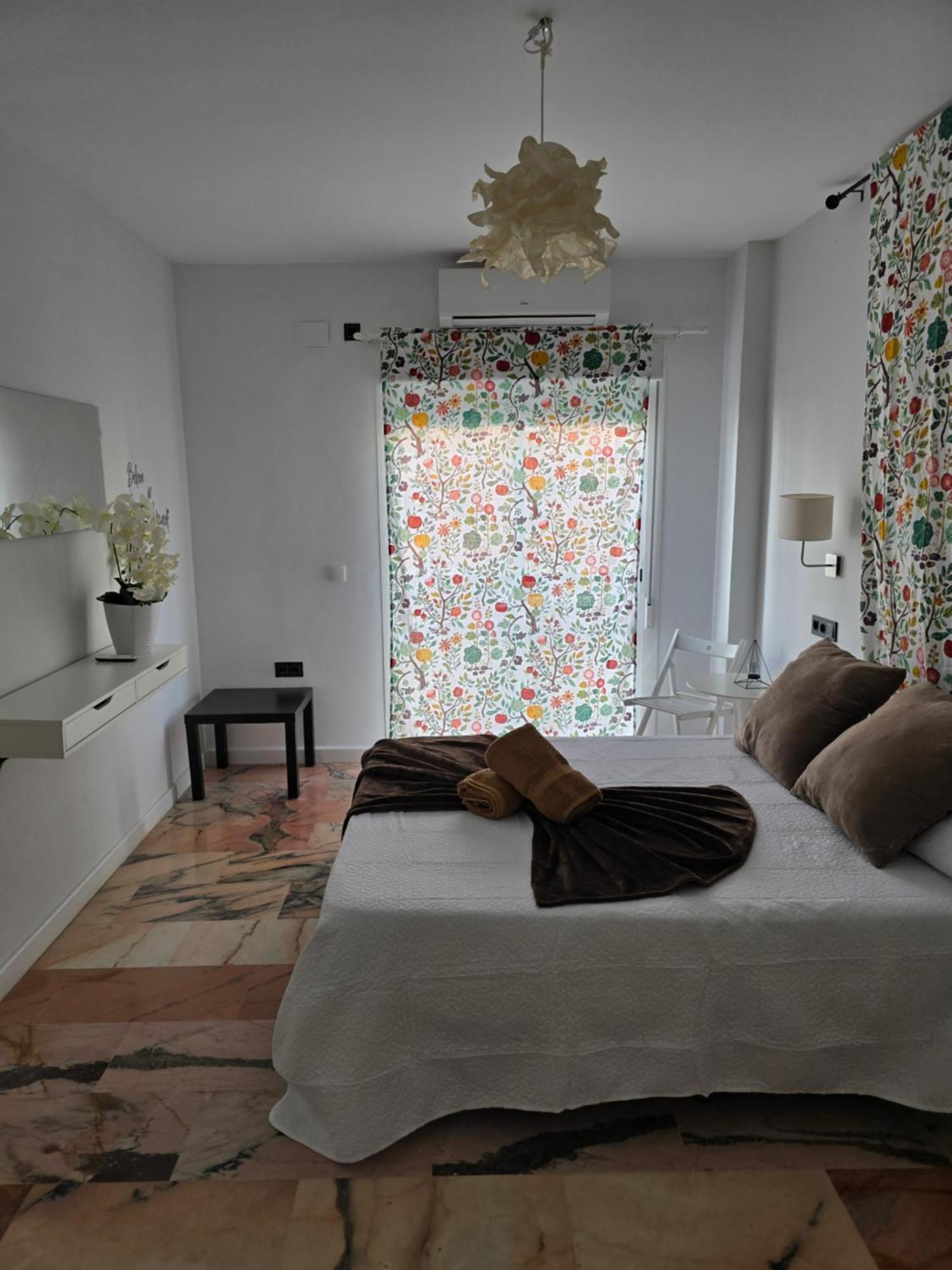 Lhome Sevilla Buitenkant foto